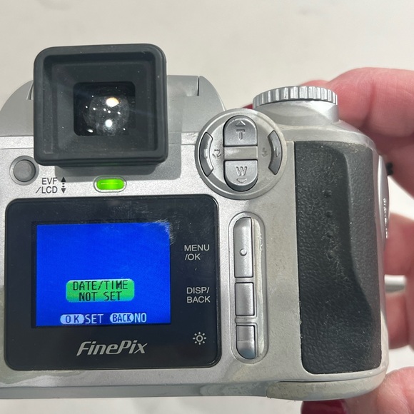 Fujifilm FinePix S3100 4MP Digital Camera with 6x Optical Zoom Silver Camera Y2K - Picture 5 of 8
